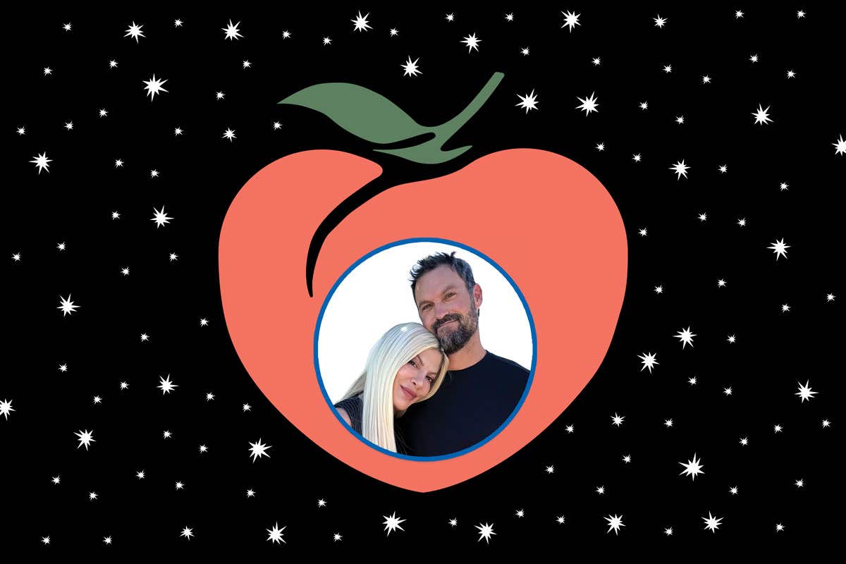 An image of Brian Austin Green and Tori Spelling together in front of white background at the center of an apple in front of a black background with stars.