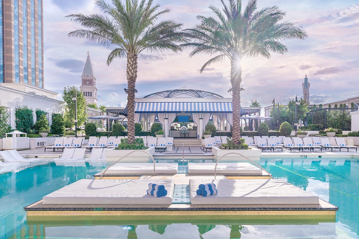 venetian hotel las vegas pool hours