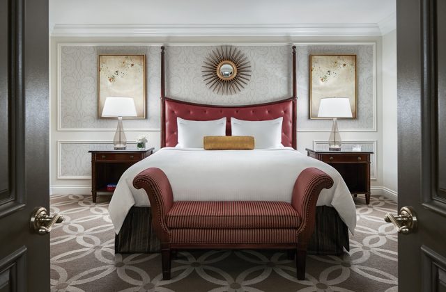 Venetian hotel bed pillows 2025